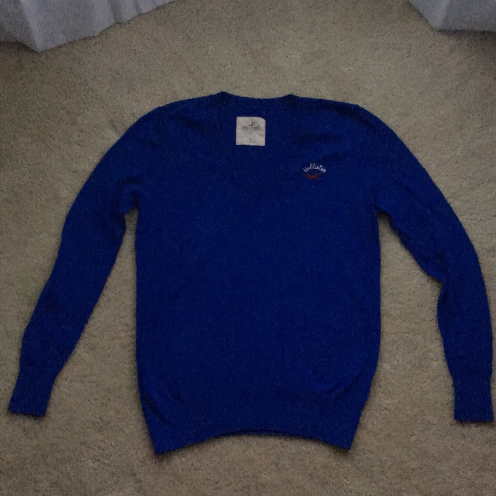 Hollister vneck sweater
